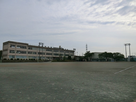 ���ӊ� ���w�Z 500m �������s�����˒��w�Z