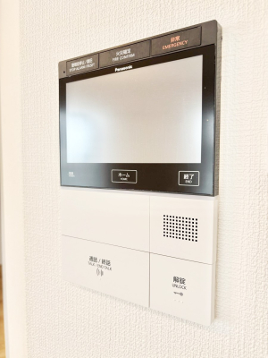 ���̑����� TV���j�^�[�t�C���^�[�t�H�����t���Ă��ăZ�L�����e�B�[��  