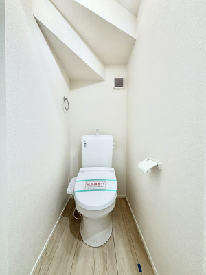 �g�C�� �g�C����1�K��2�K���ꂼ��ɔz�u����Ă��ĂƂĂ��֗��ł��B 