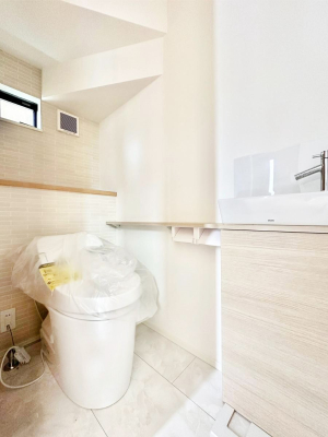 �g�C�� �g�C����1�K��2�K���ꂼ��ɔz�u����Ă��ĂƂĂ��֗��ł��B 