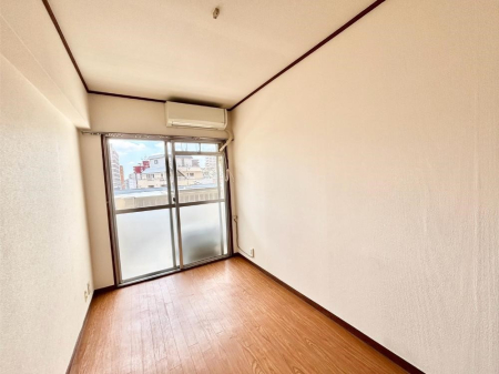 �q������ �_�C�j���O�Ɨאڂ��Ă��鋏���ł�