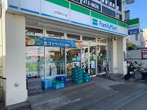 ���ӊ� �R���r�j 260m �t�@�~���[�}�[�g �����w�k���X