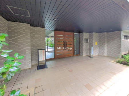 �G���g�����X -