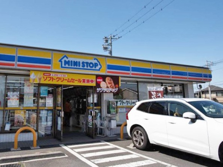 ���ӊ� �R���r�j 300m �~�j�X�g�b�v �쉖���X