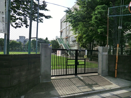 ���ӊ� ���w�Z 300m �r��旧�������w�Z