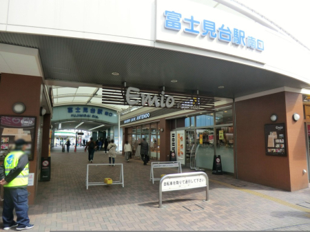 ���ӊ� �V���b�s���O�Z���^�[ 500m �G�~�I �x�m����