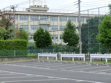 周辺環境 中学校 1300m 昭島市立瑞雲中学校
