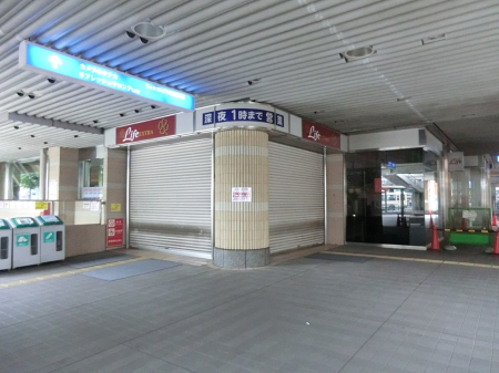 周辺環境 スーパー 1040m ライフ大泉学園駅前店